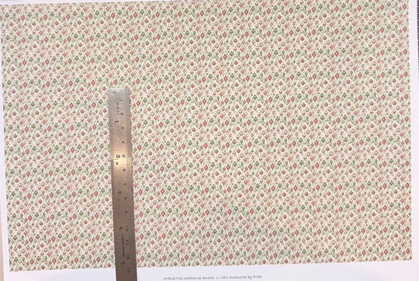 Wallpaper Christmas traditional baubles 1/48