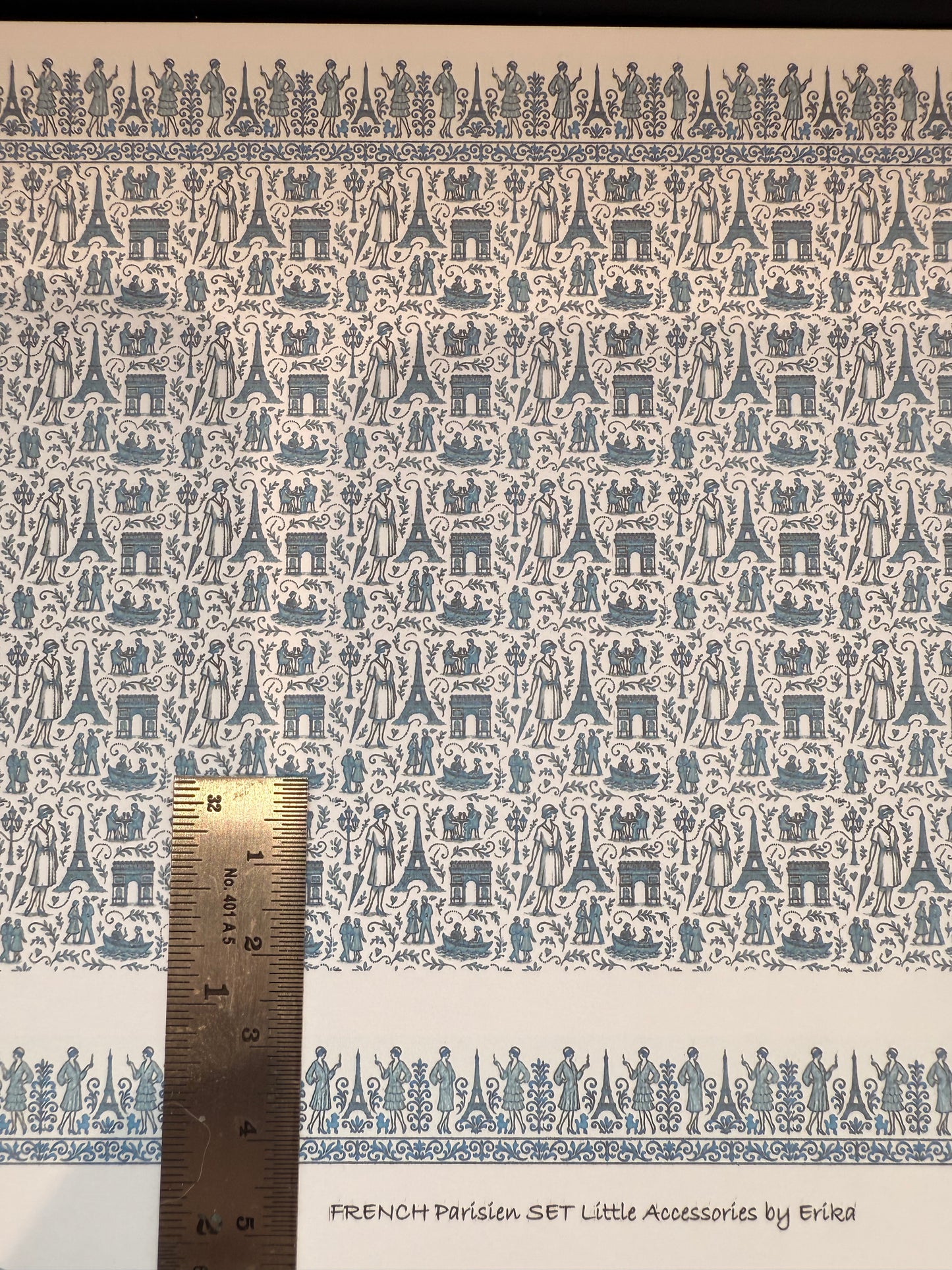 SET French Parisian wallpaper with rug & pictures
