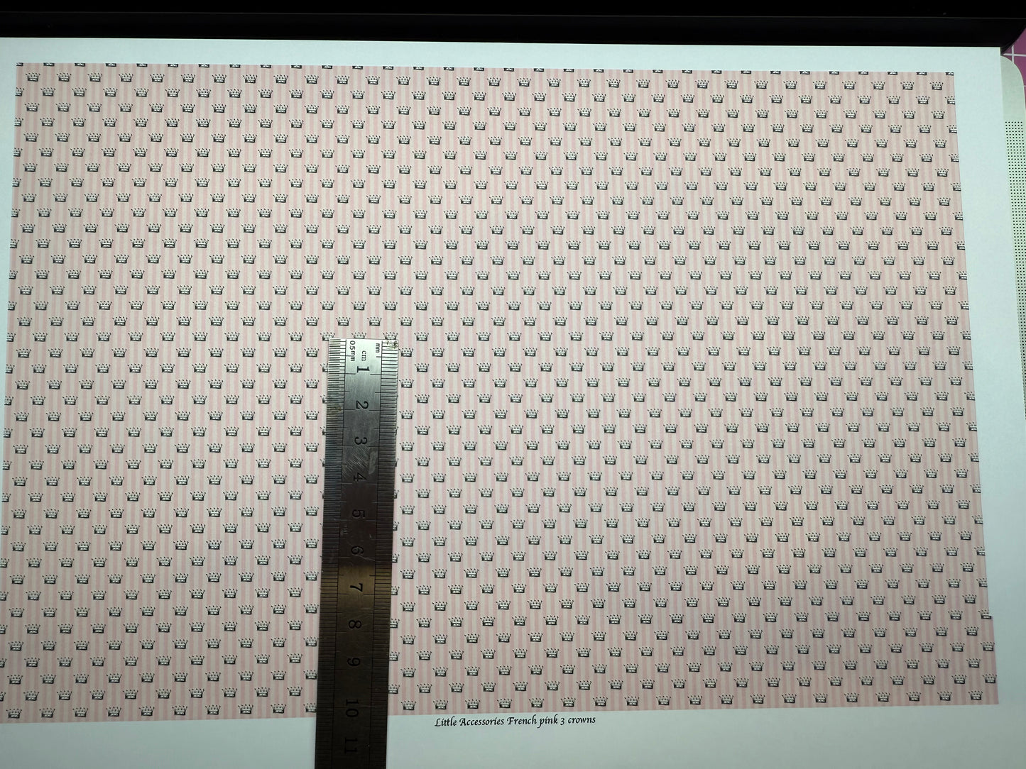 FABRIC FRENCH Pink crowns. 1/48th scale