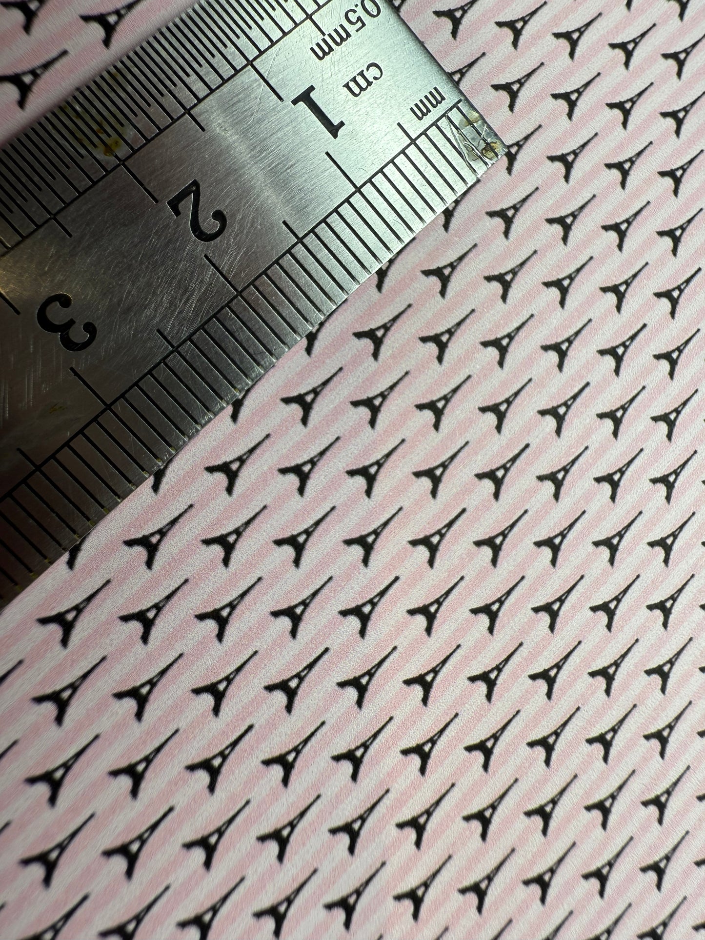 FABRIC FRENCH. Pink Eiffel Tower. 1/48th scale