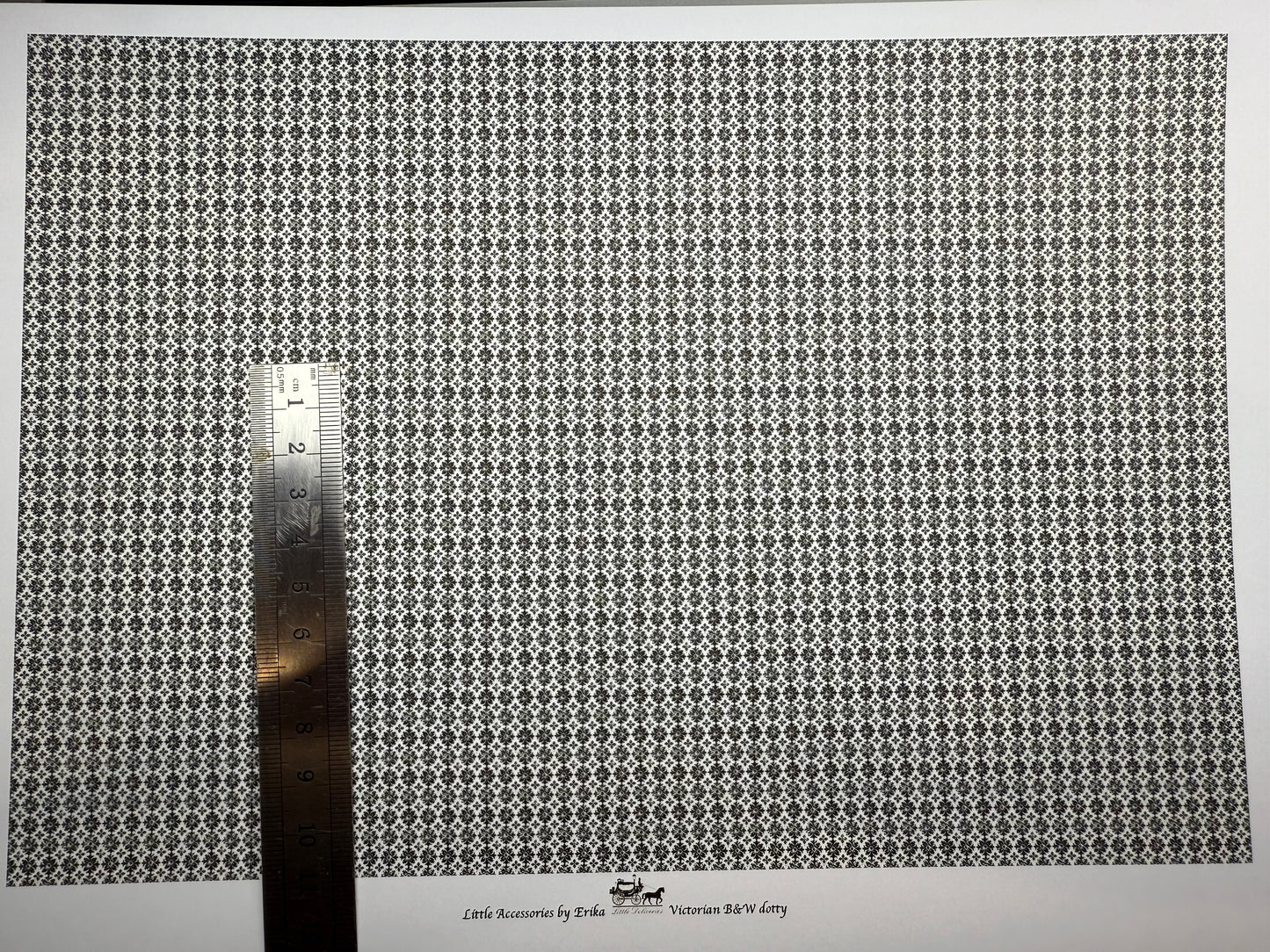 Wallpaper. Victorian. Black & white dotty