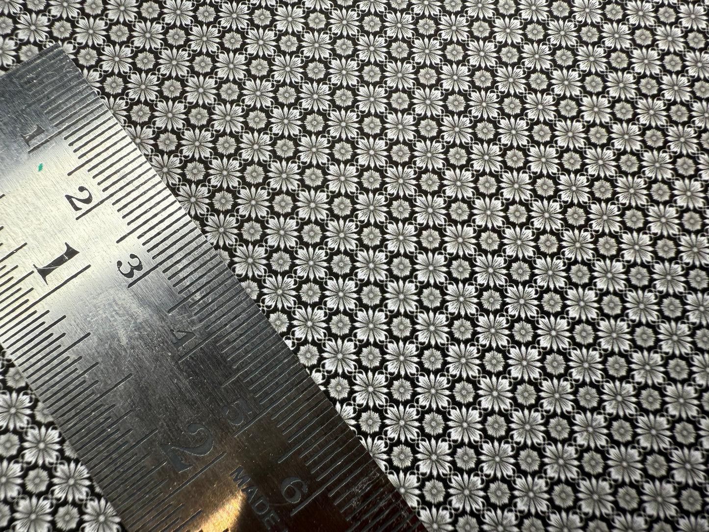 Wallpaper. Victorian. black & white 10