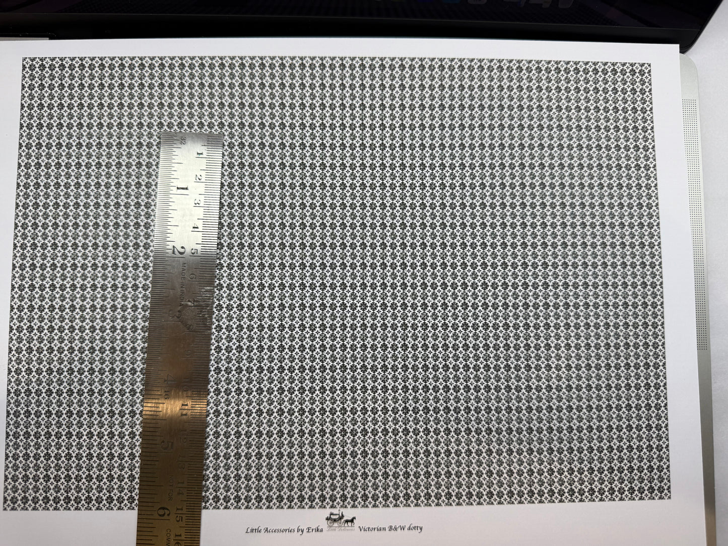 Wallpaper. VICTORIAN Black & white dotty