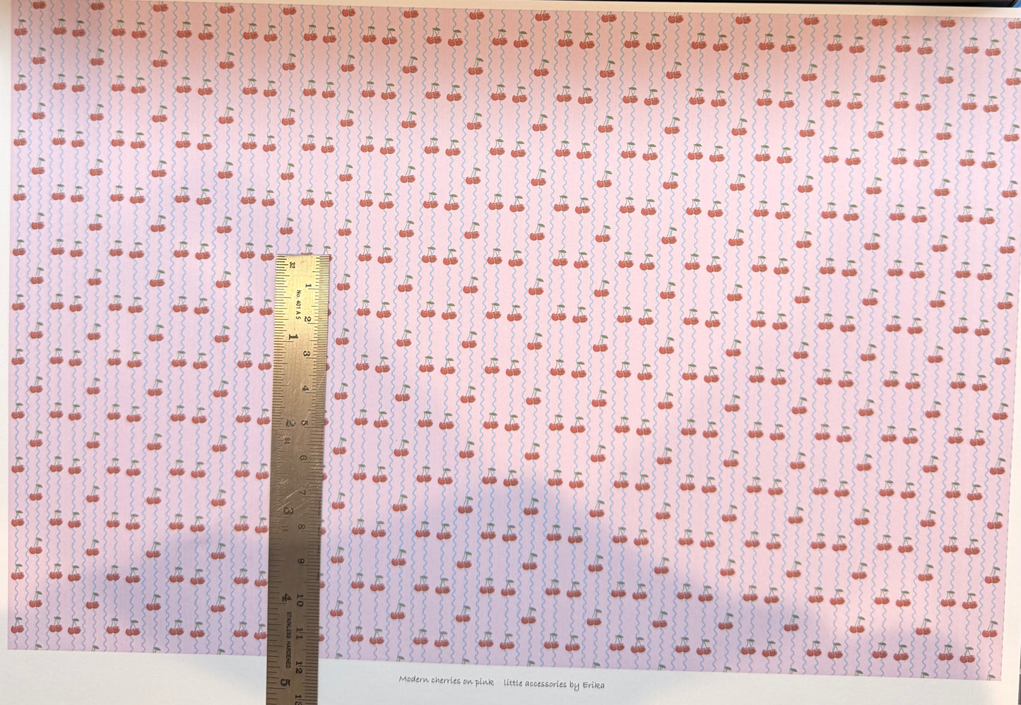wallpapaper modern cherries on pink