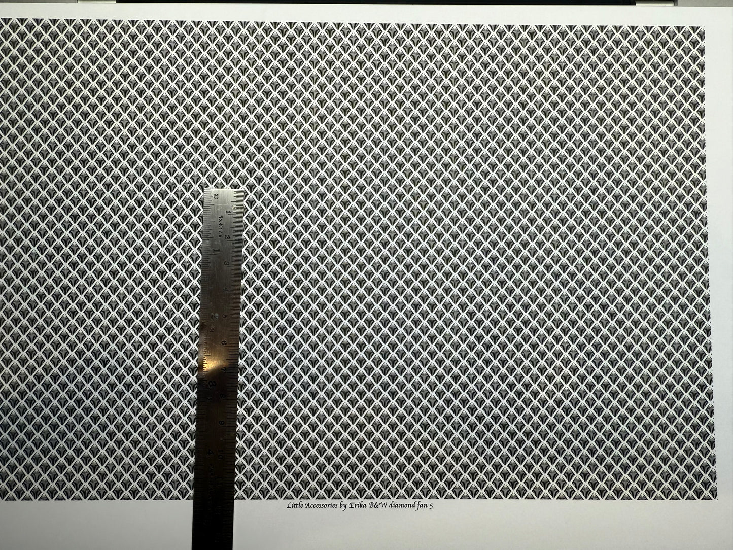 Wallpaper Art Deco B&W diamond fan 5