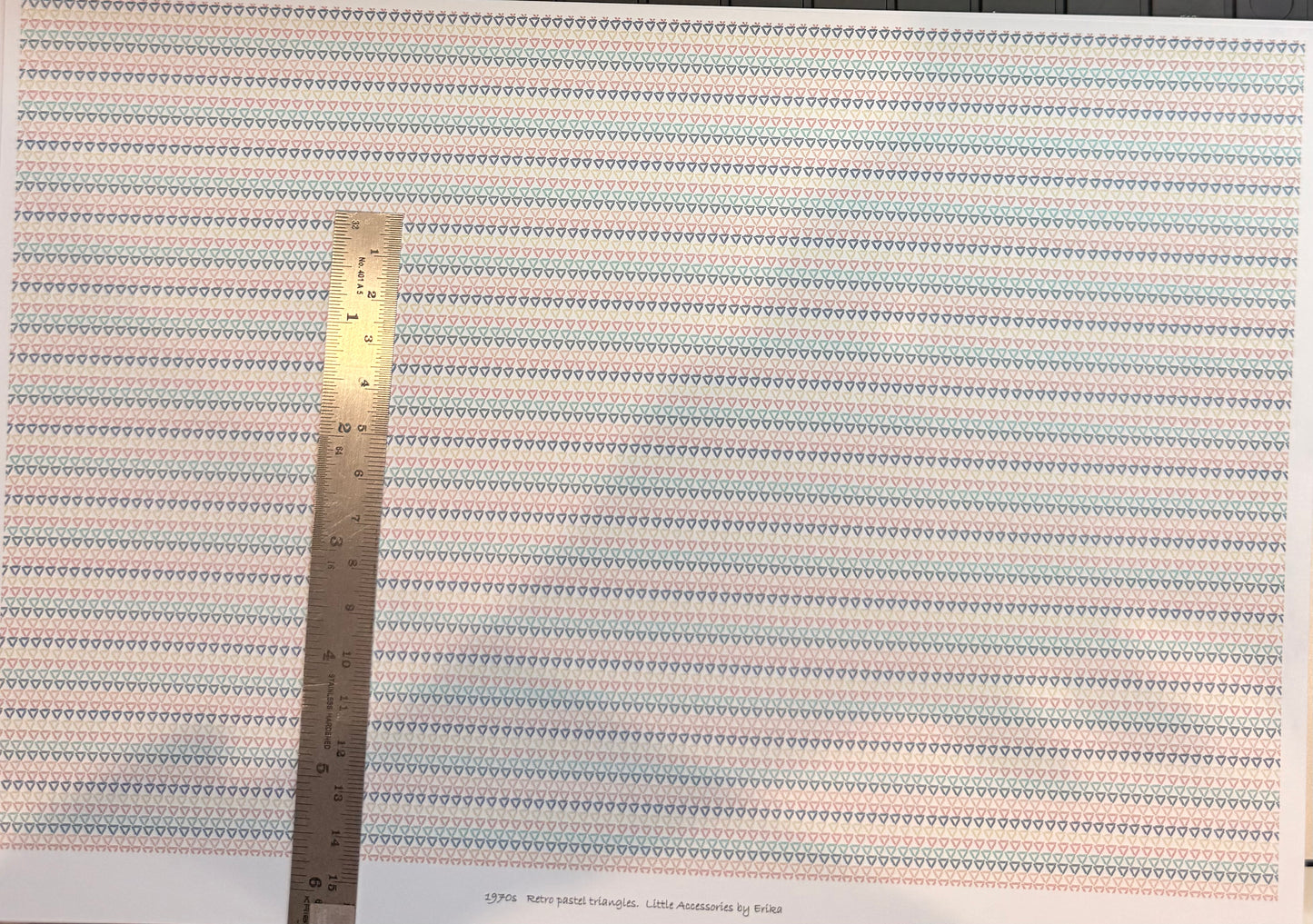 Fabric 1970s Retro pastel triangles 1/48