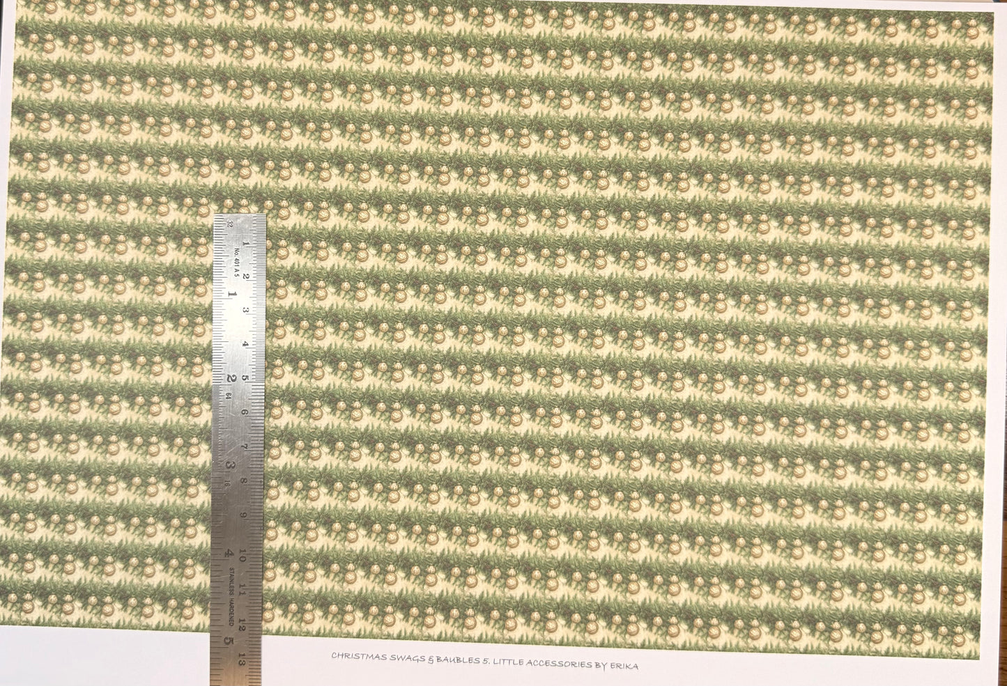 WALLPAPER CHRISTMAS SWAGS & BAUBLES 5