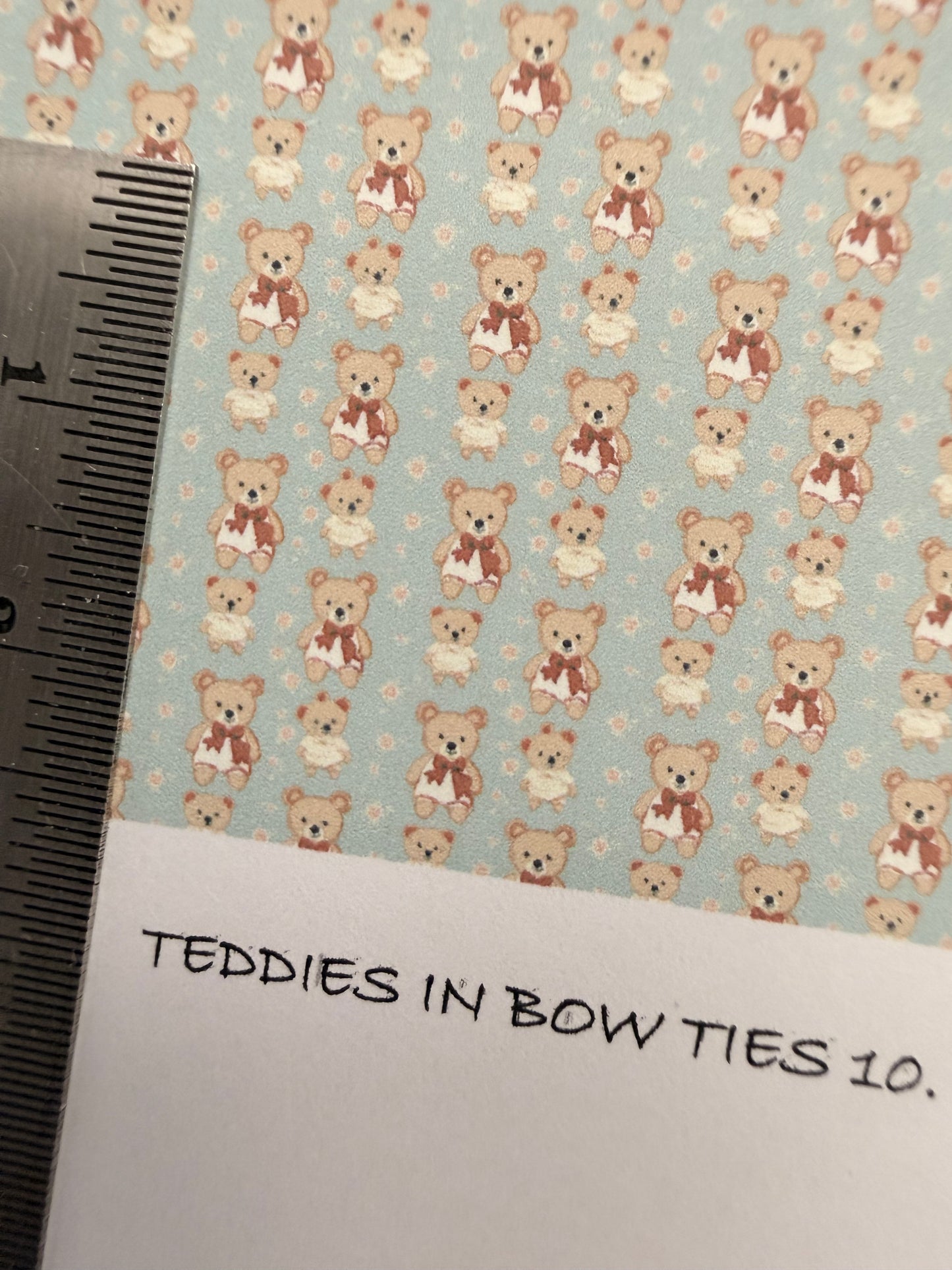 WALLPAPER CHILDREN TEDDIES IN BOW TIES 1/48