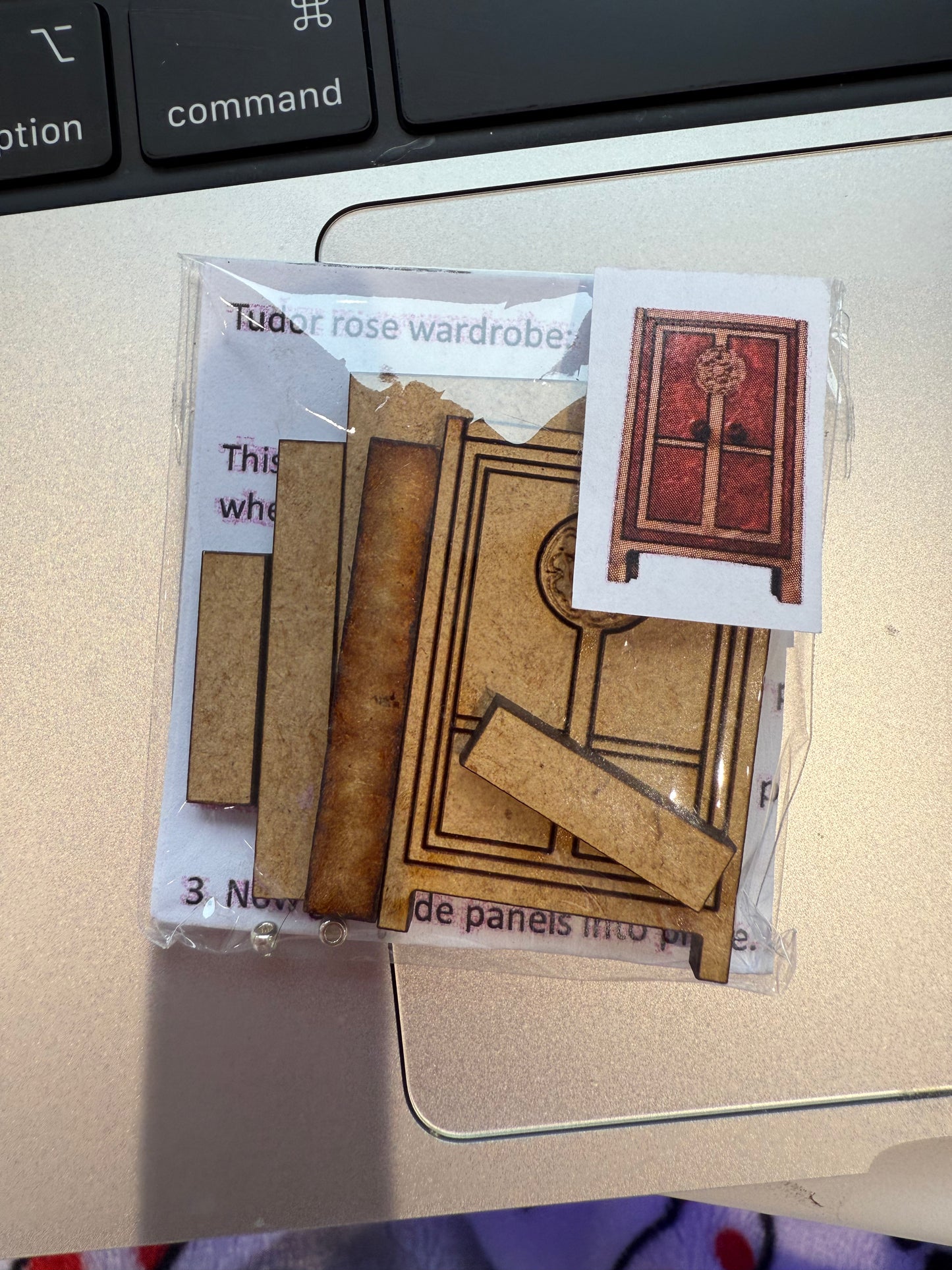 Tudor wardrobe (non opening) 1/48th scale KIT