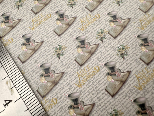 FABRIC Alice Top hat & book