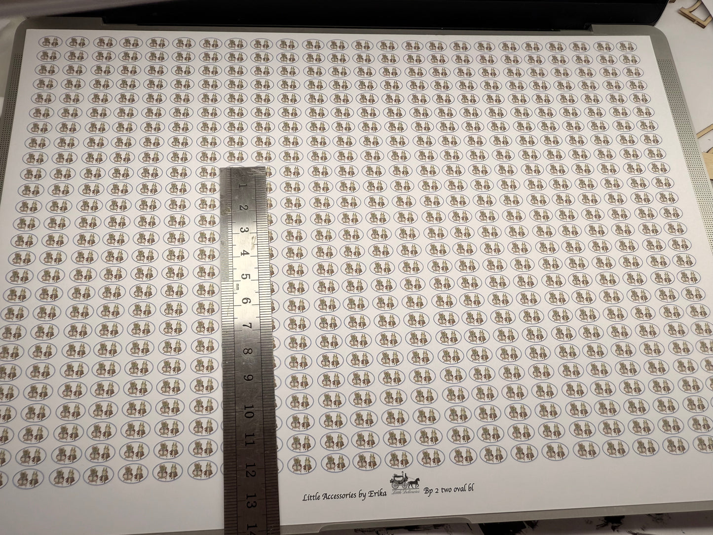 Wallpaper Beatrix ovals 2 mice