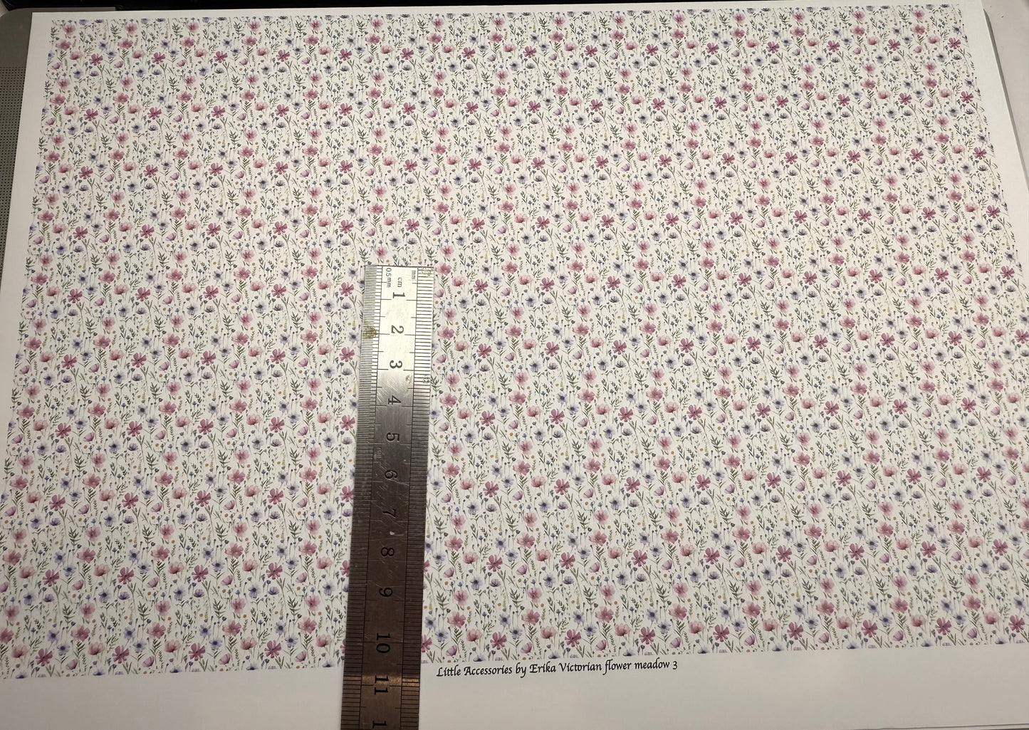 Wallpaper victorian flower meadow 3