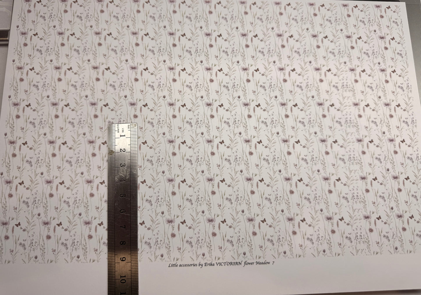 Wallpaper victorian flower meadow 7 1/48th scale