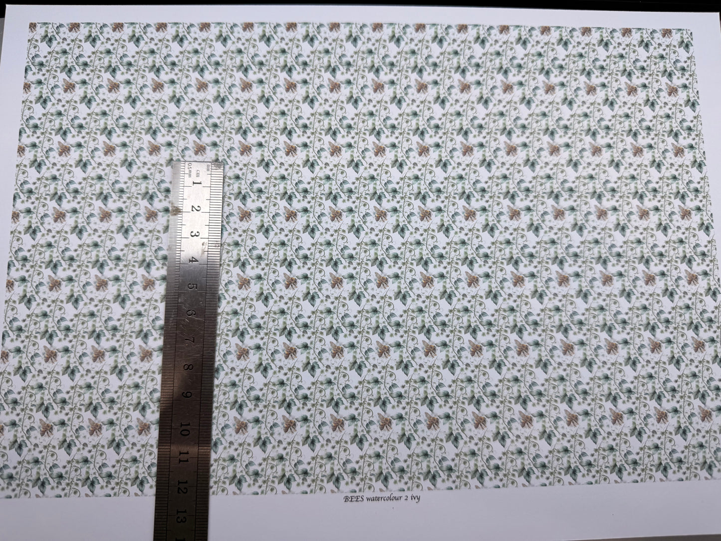 Wallpaper BEES watercolour ivy & bees