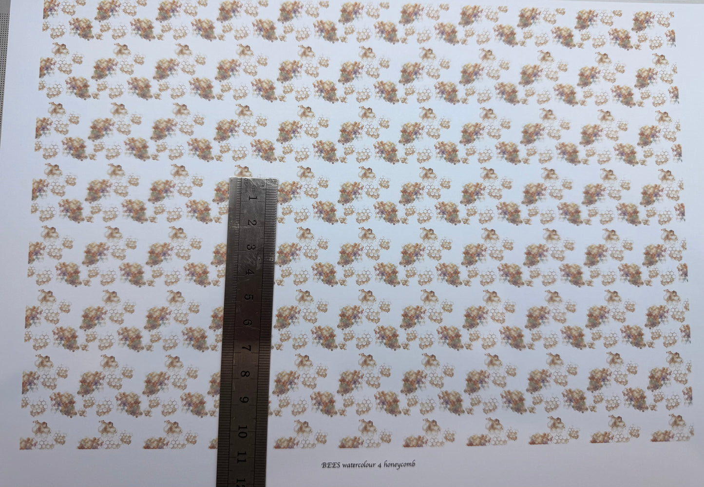 Wallpaper Watercolour 4 honeycomb