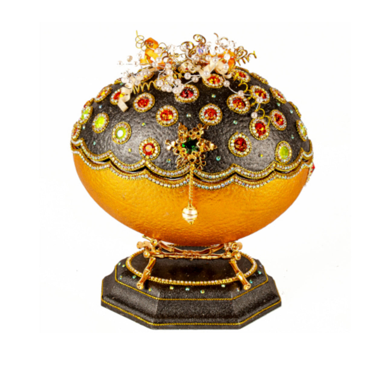The Royal Carriage. Rhea egg.