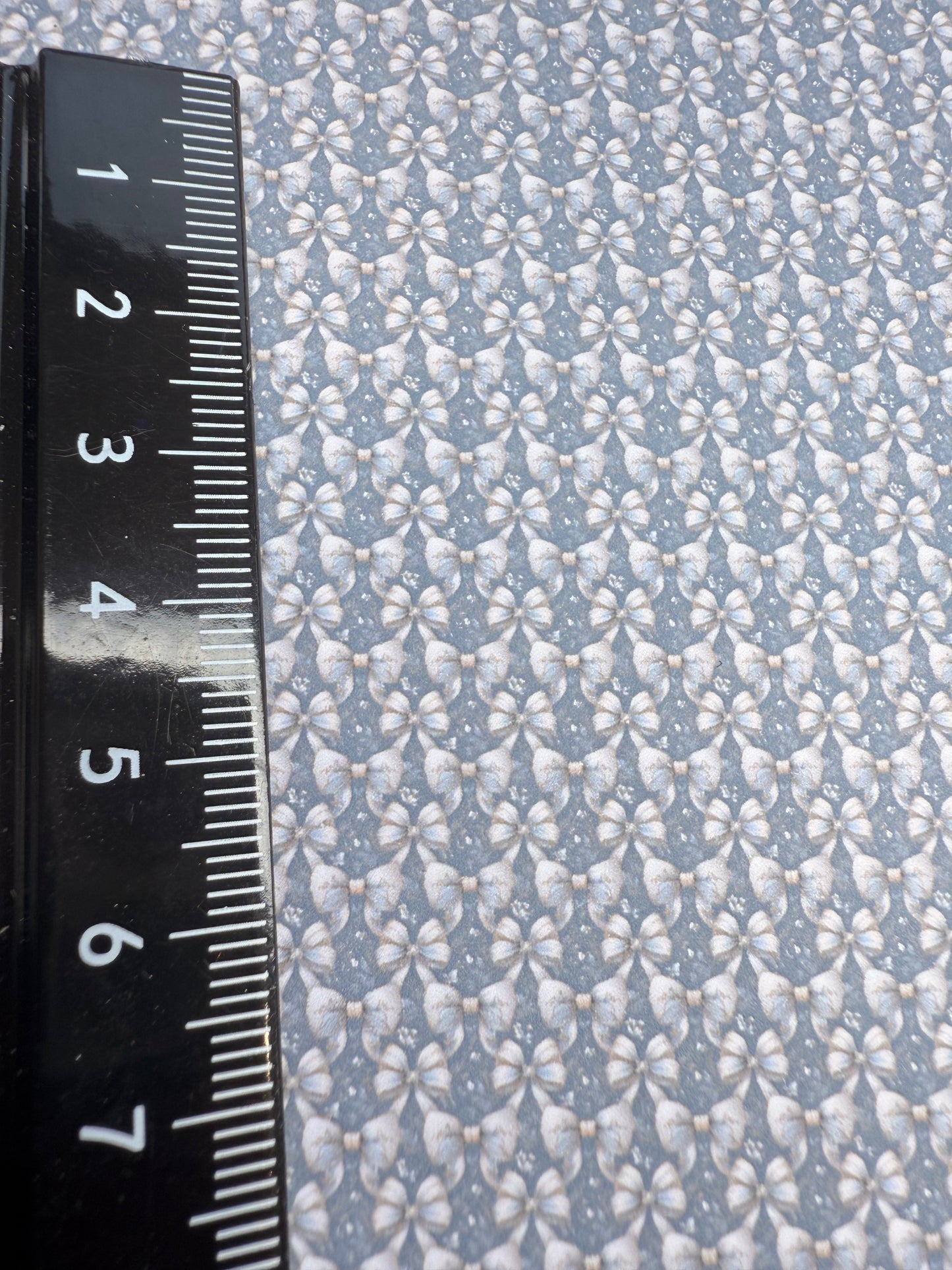 WALLPAPER BOWS GREY 2 1/48TH SCALE