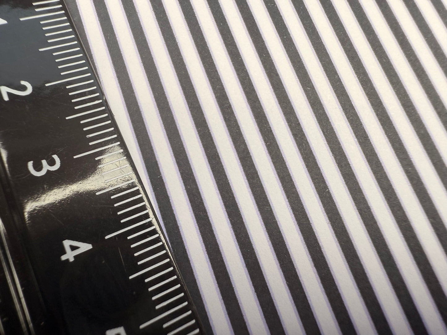 Wallpaper Halloween Lavender contrast 1/48th scale