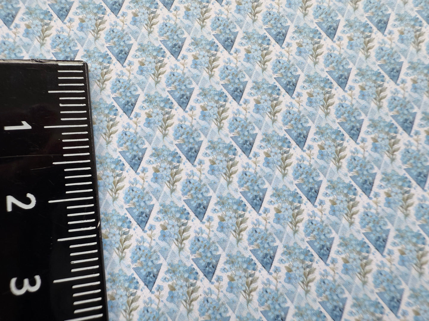 Wallpaper Victorian Floral forget me nots in diamonds