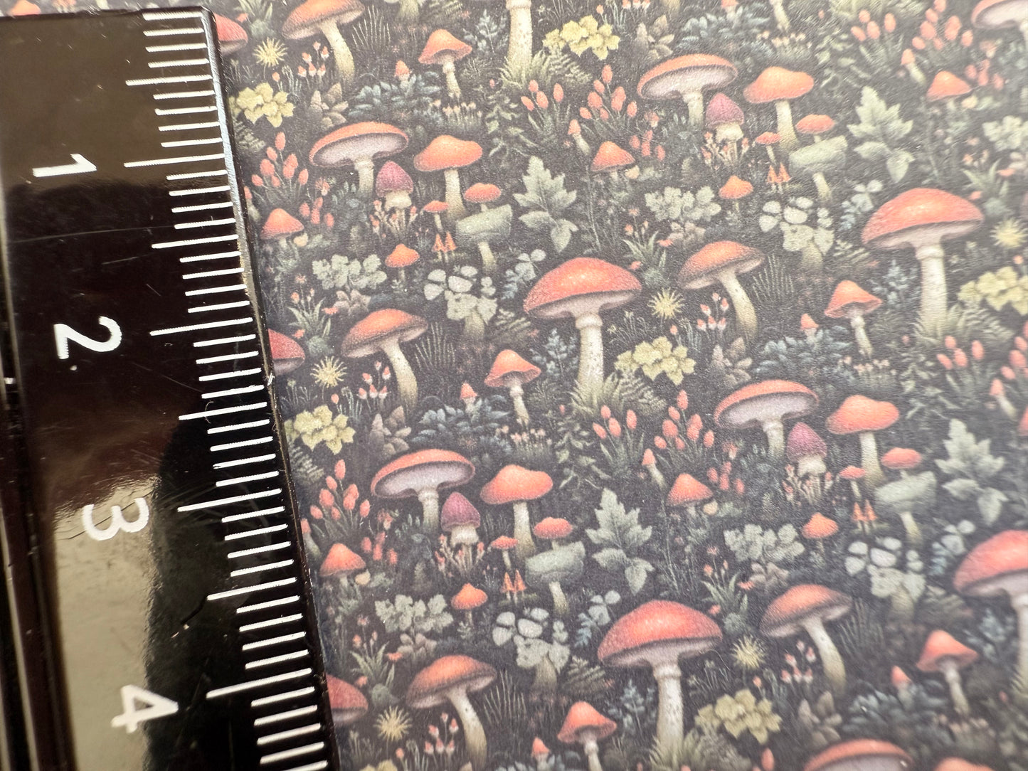 WALLPAPER MUSHROOMS RED 1