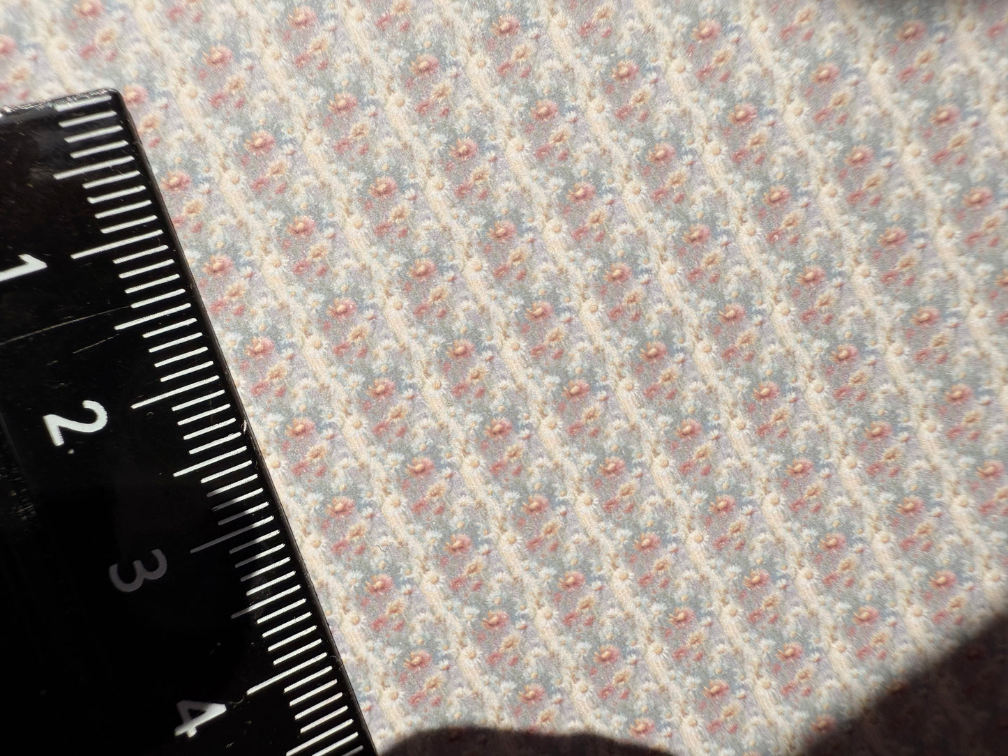 Wallpaper Victorian Rustic Daisies 4