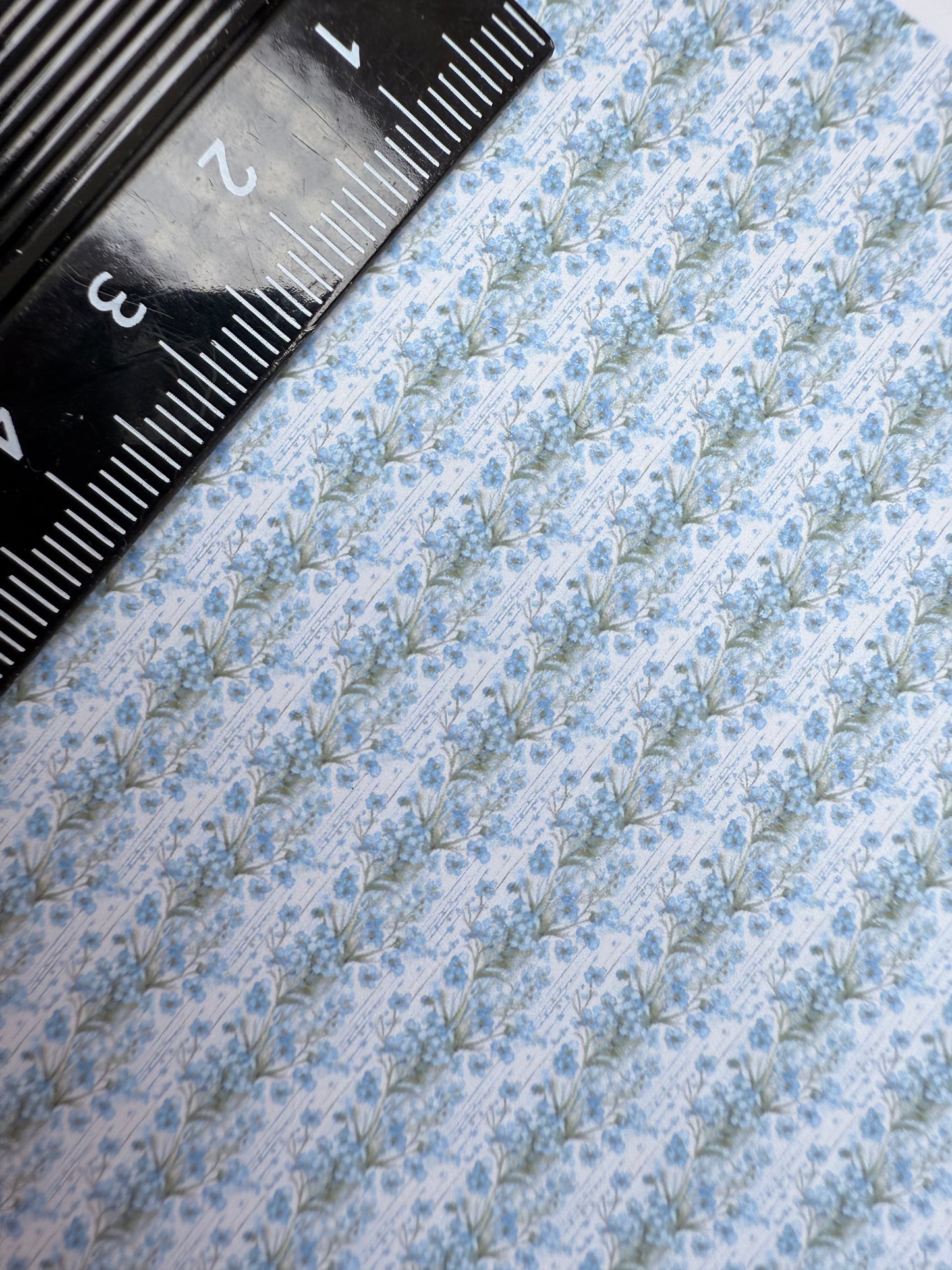 Wallpaper VICTORIAN Forget me nots in stripes