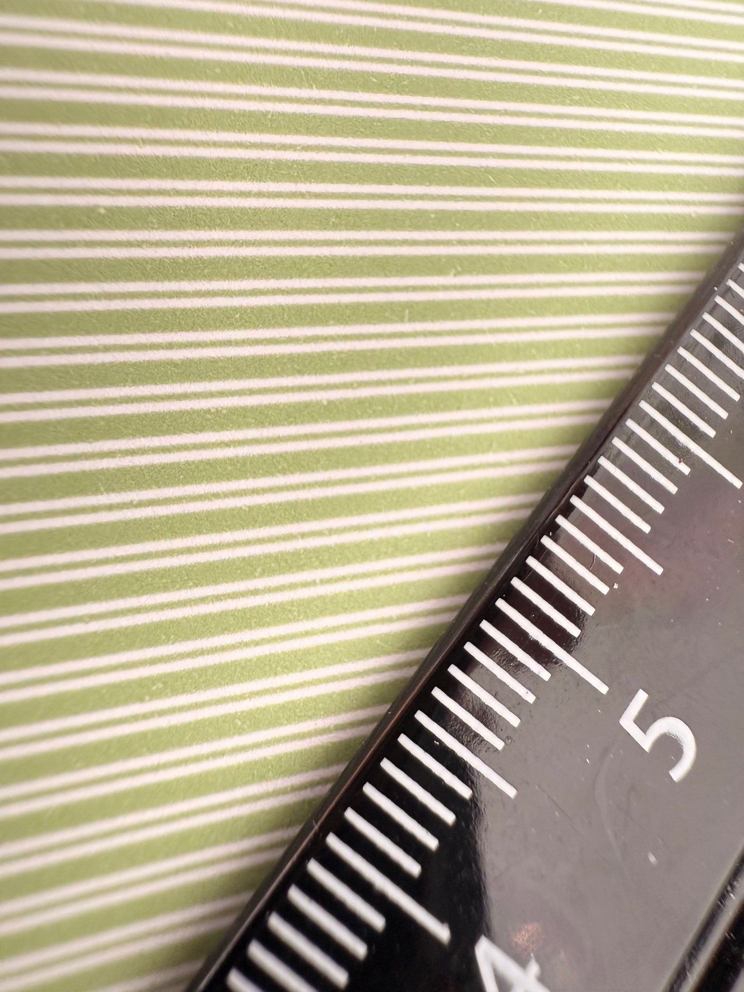 Wallpaper contrast green diagonal