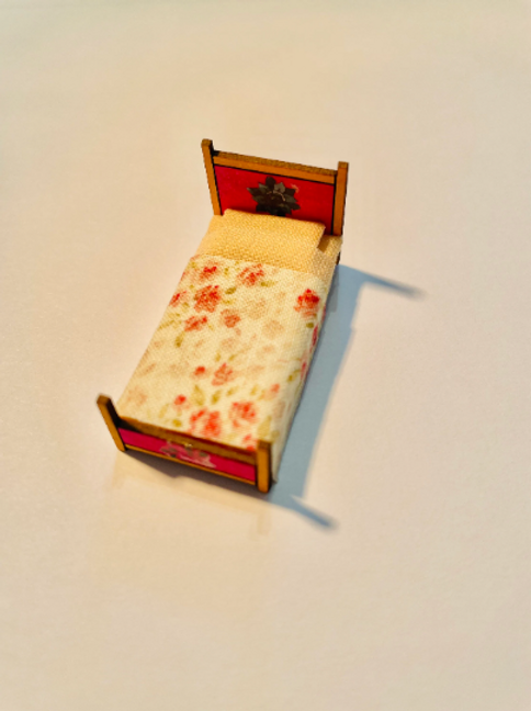 HOMEMAKING. SLATTED PANEL SINGLE BED. 1/48th scale KIT