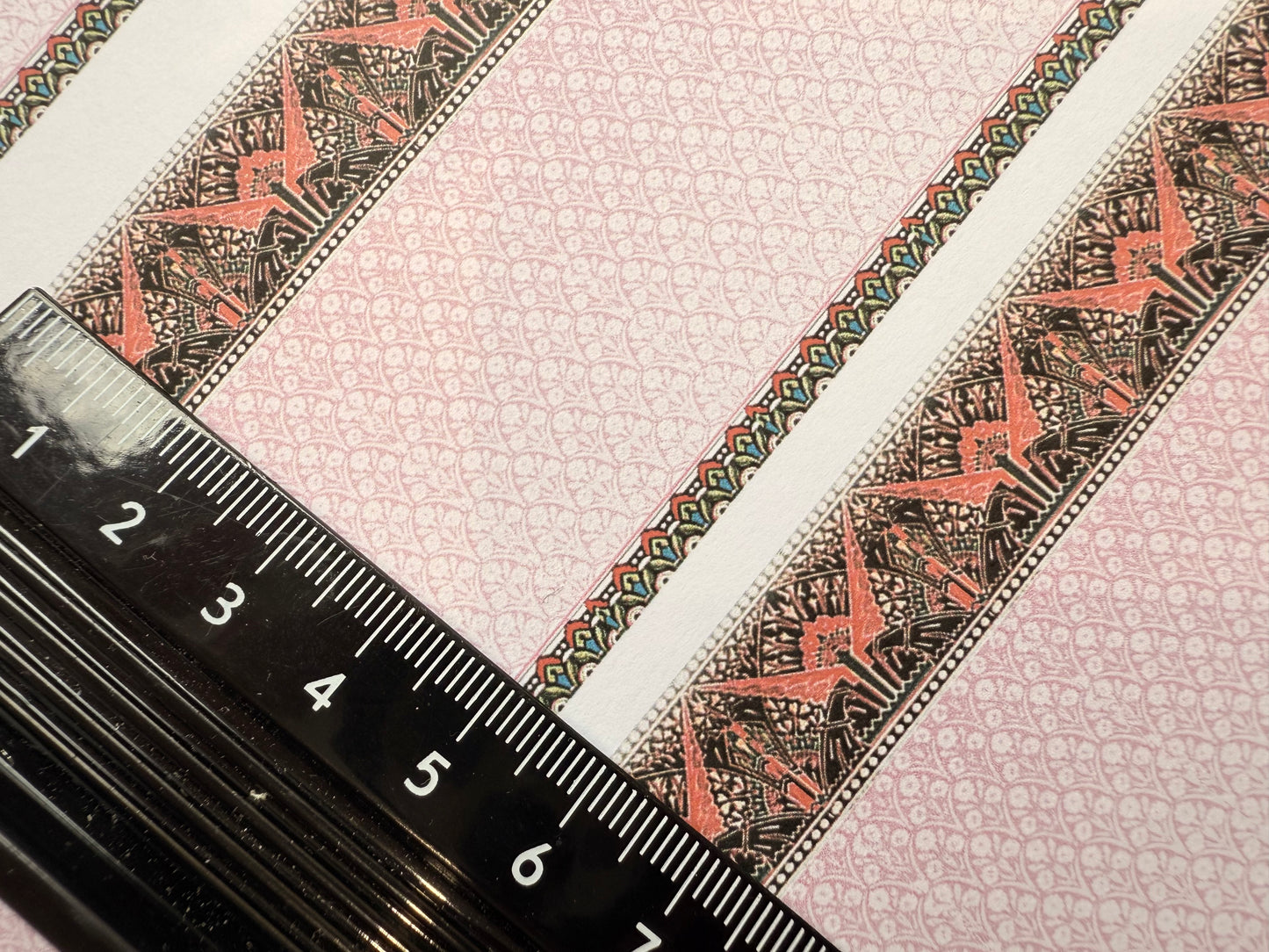 Wallpaper Victorian Tiles red & pink 5.5 cm depth