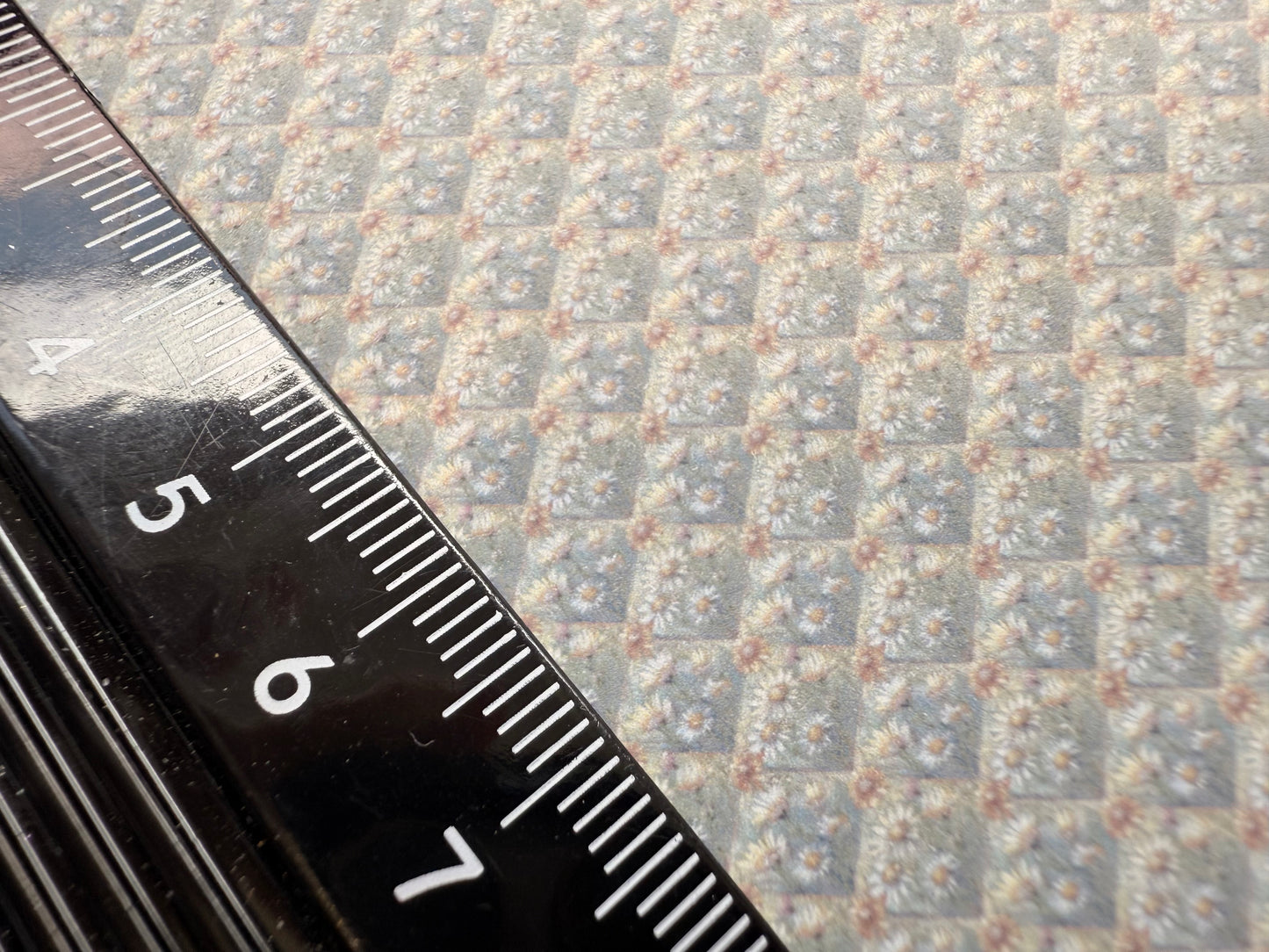 FABRIC  Victorian rustic daisies 4