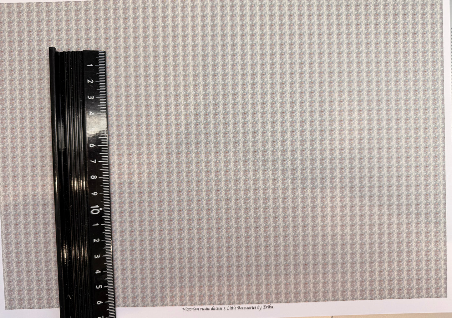 FABRIC Victorian rustic daisies 3