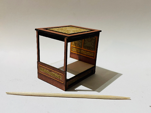 Decorative Collection. LARGE 4 poster (with canopy) 1/48th scale kit.