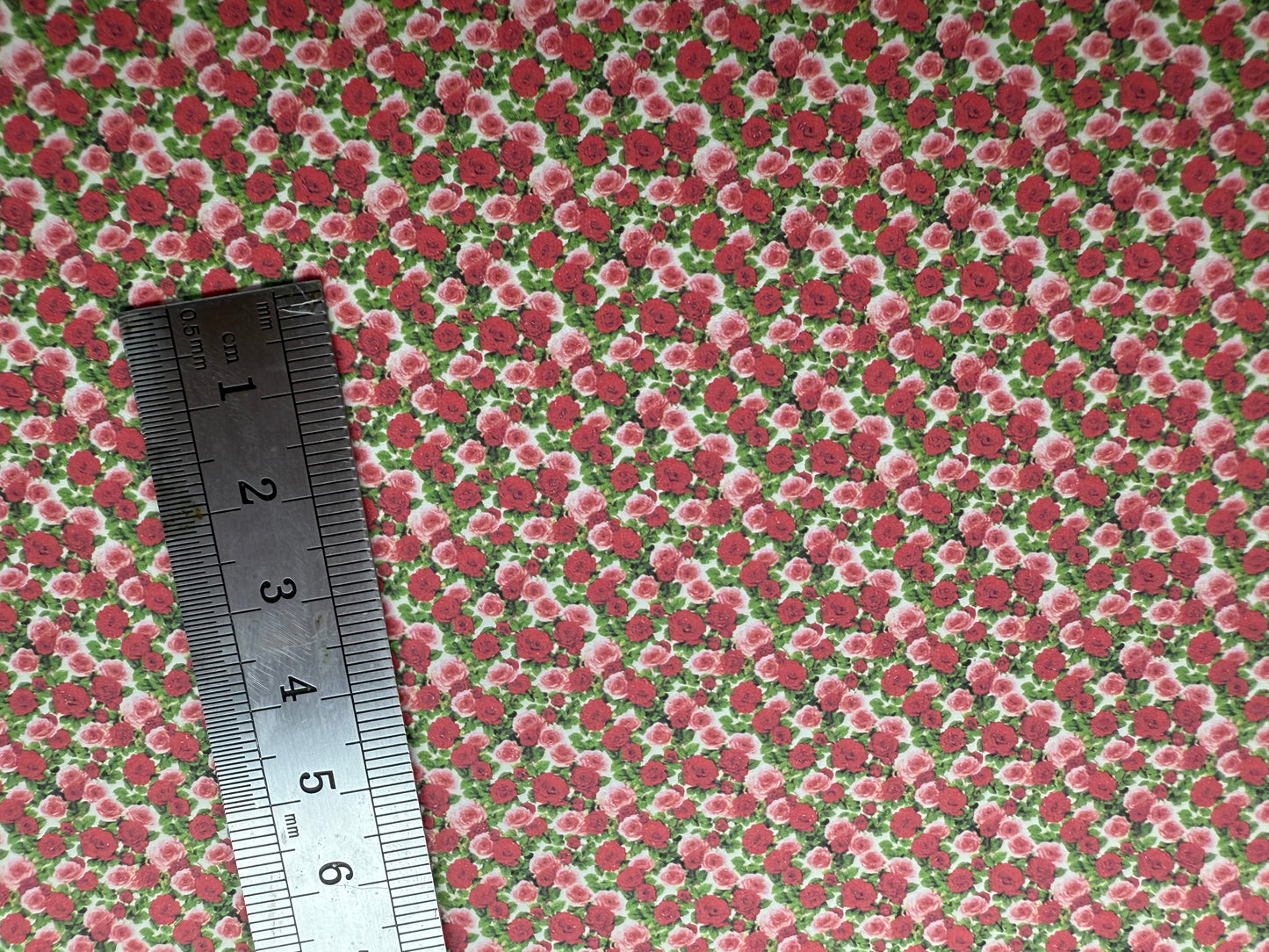 Wallpaper RED ROSES 6. 1/48th scale