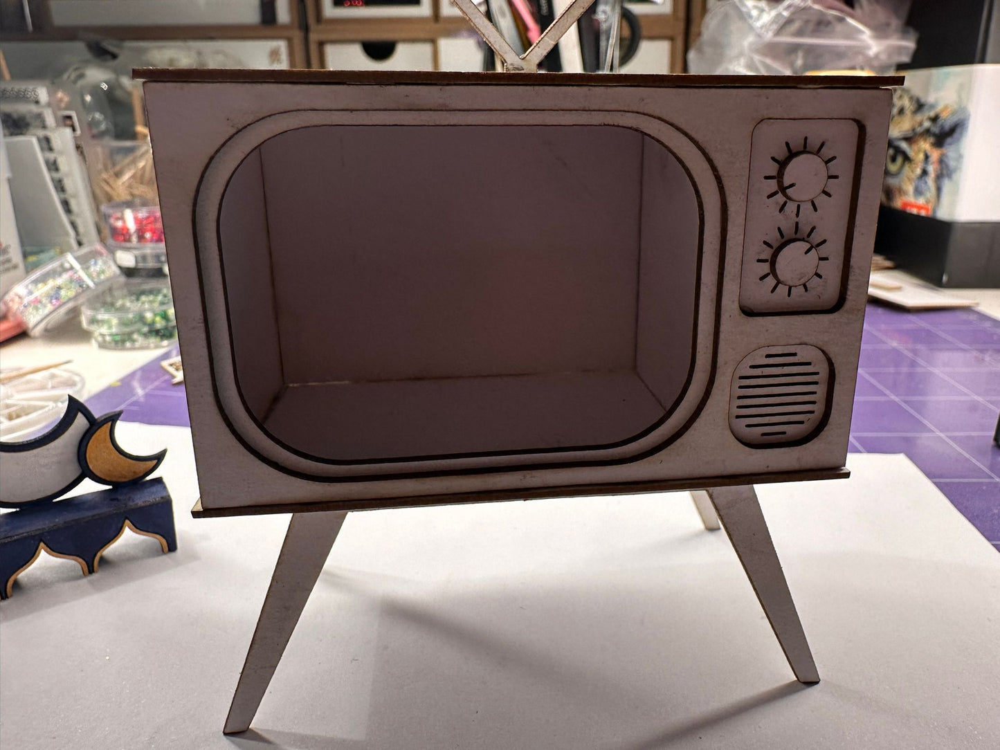 TV collection. LARGER TV room box 1/48th scale KIT