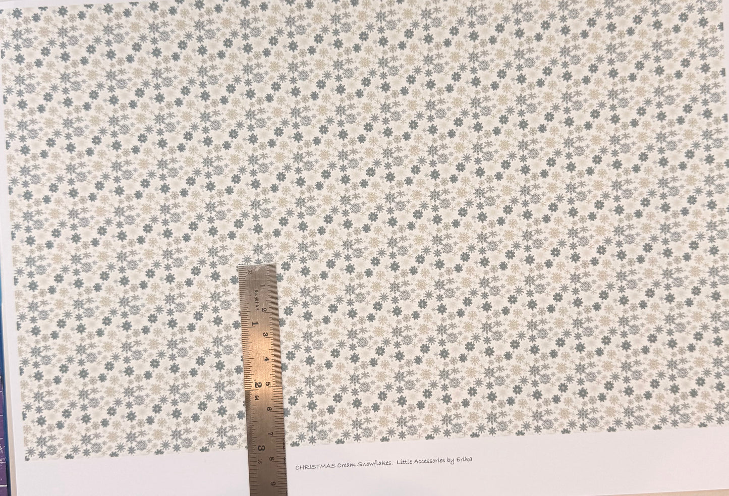 Wallpaper Christmas cream snowflakes 1/48