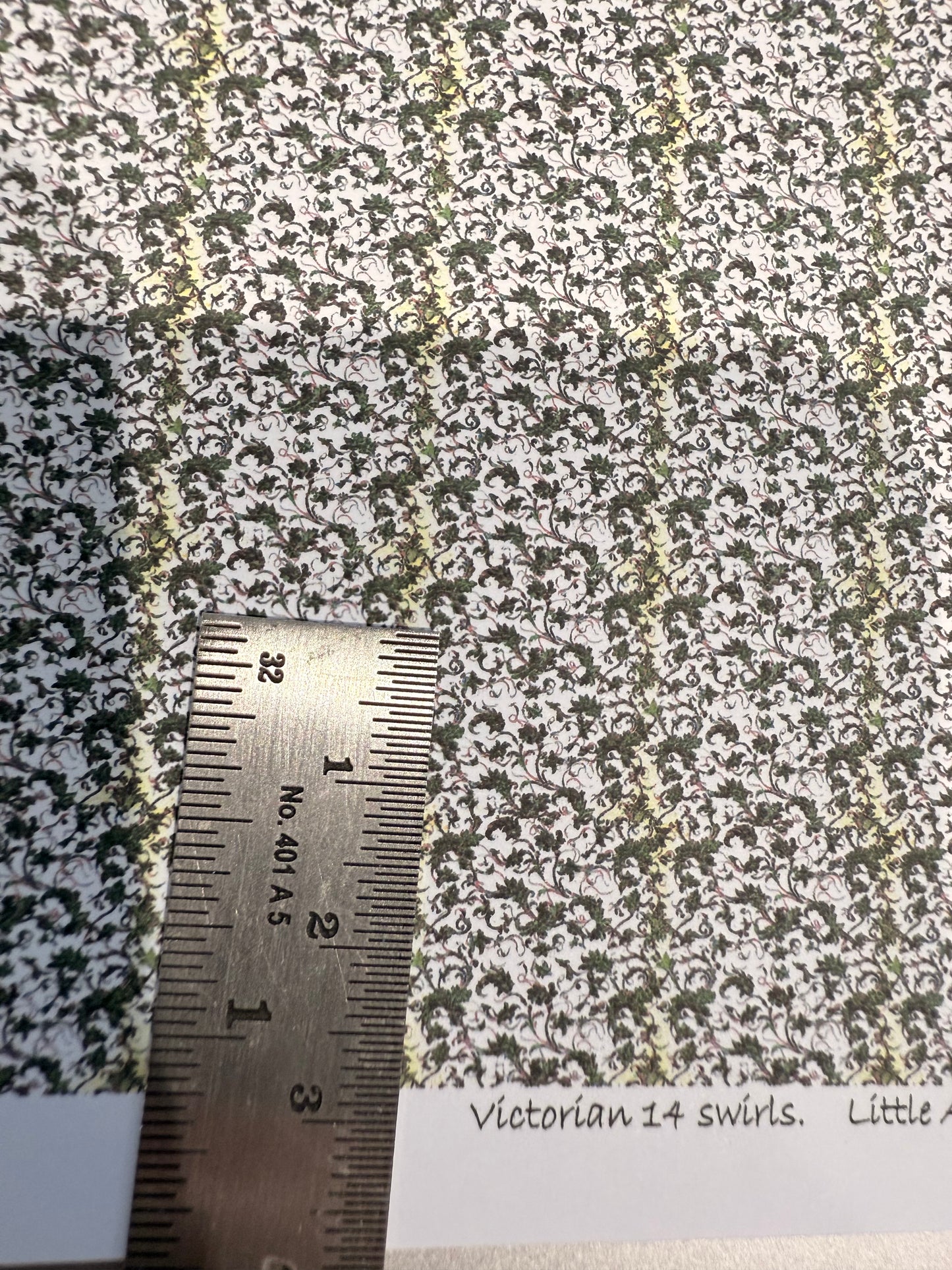 FABRIC Victorian 14 swirls