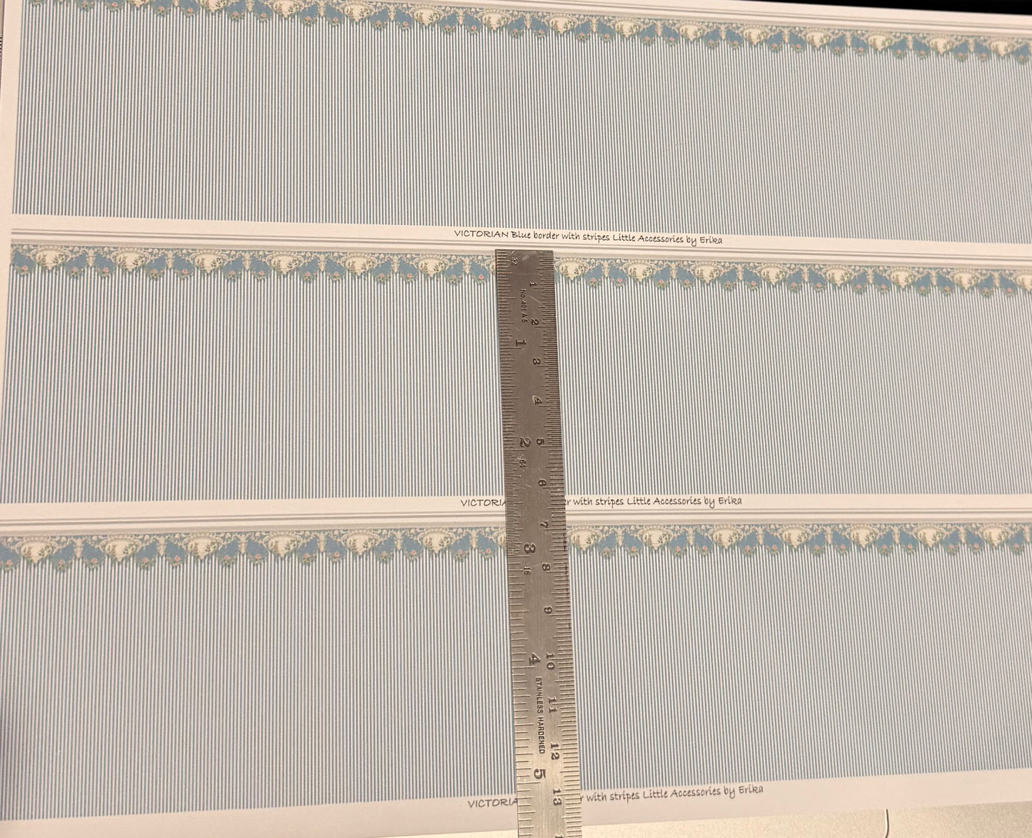 VICTORIAN STRIPED WALLPAPER WITH ORNATE BORDER 1/48