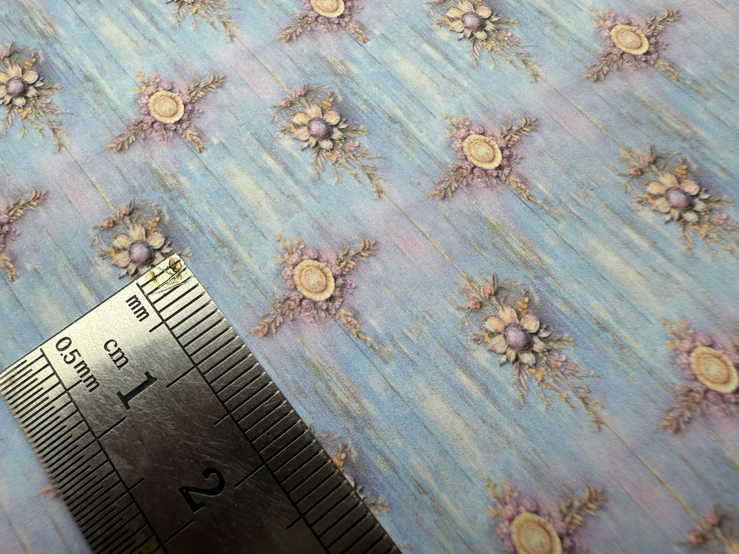 Wallpaper. VICTORIAN 27 Lilac woodgrain