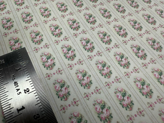 WALLPAPER VICTORIAN roses in ovals