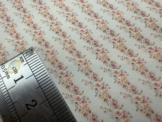 Wallpaper Victorian cream stripe floral