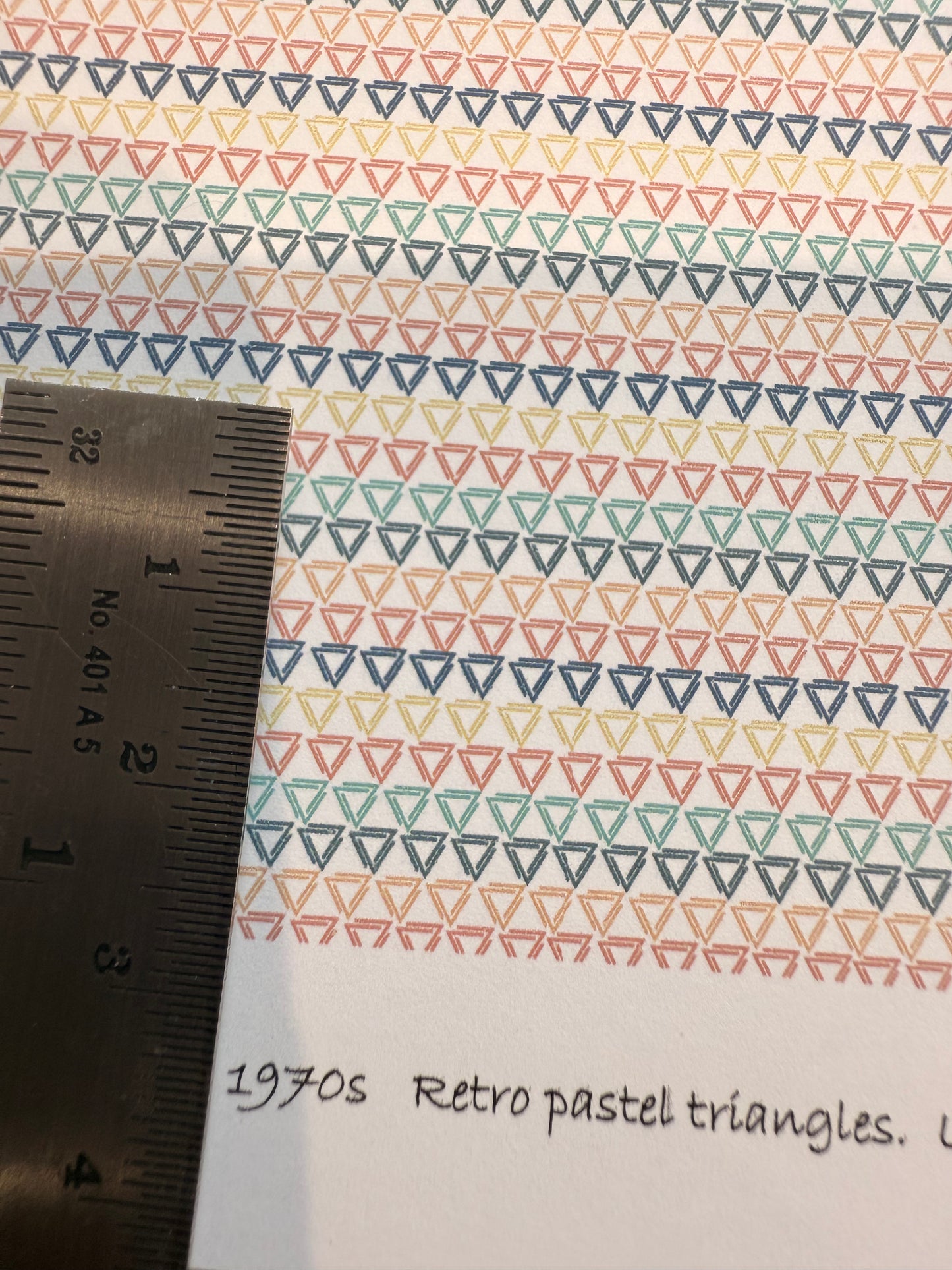 Fabric 1970s Retro pastel triangles 1/48