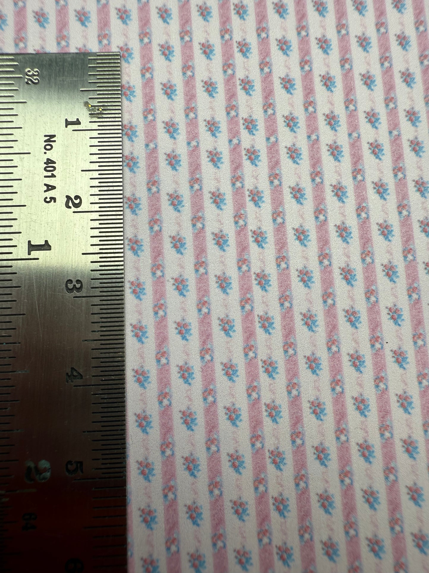 Wallpaper Floral, pink stripe blue flower 1/48th scale