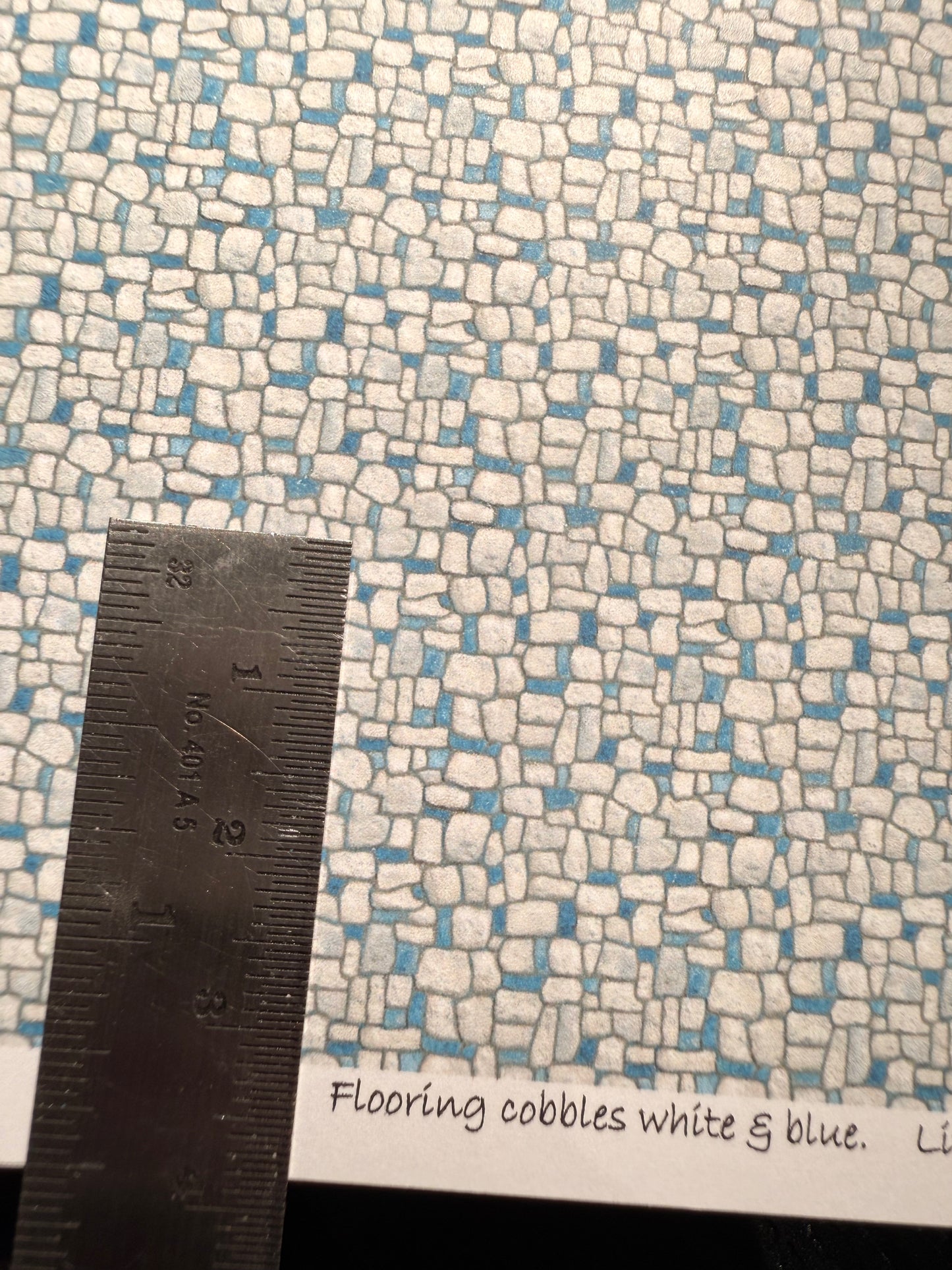 FLOORING COBBLES WHITE & BLUE
