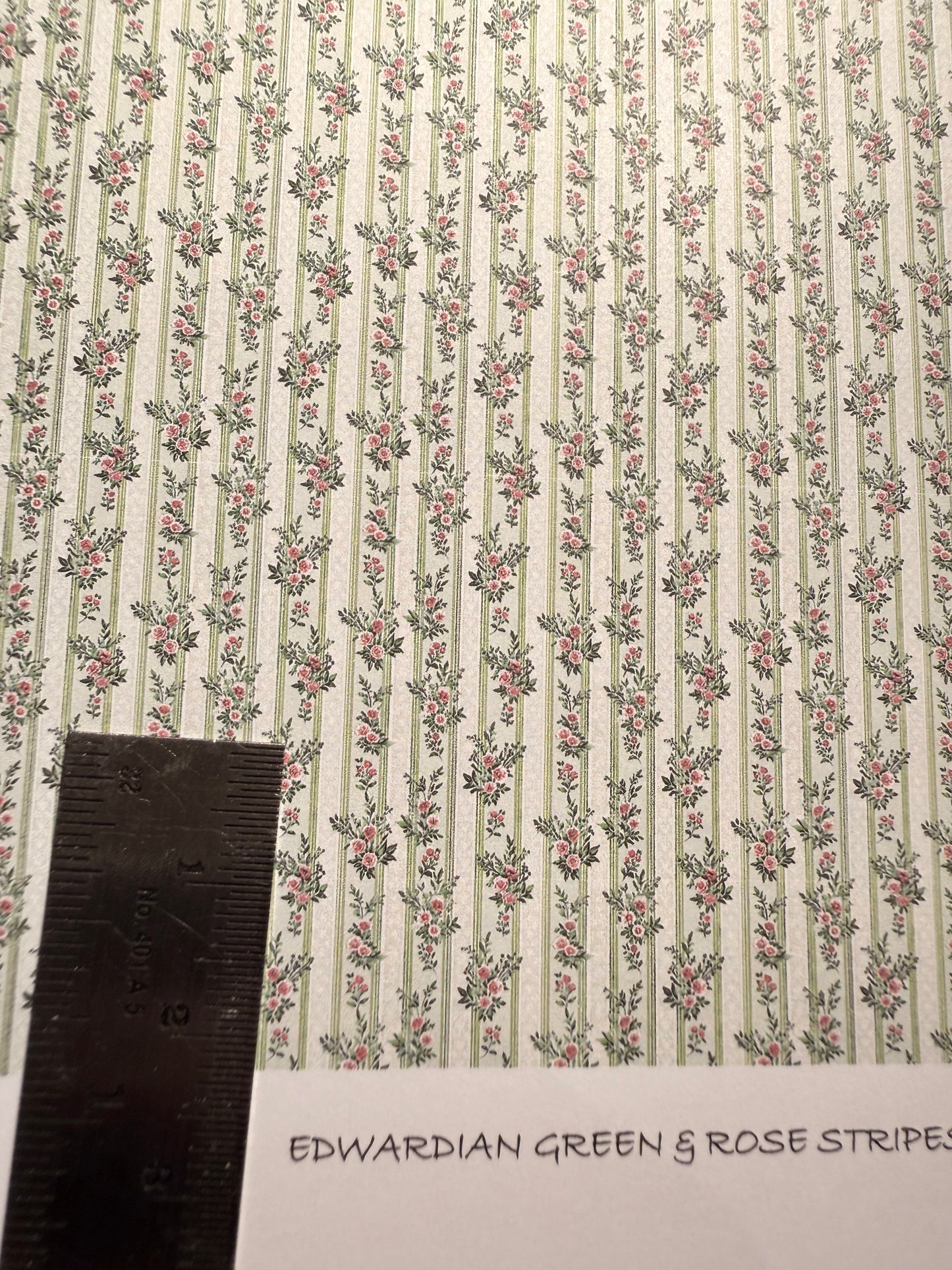 WALLPAPER EDWARDIAN GREEN & ROSES STRIPES