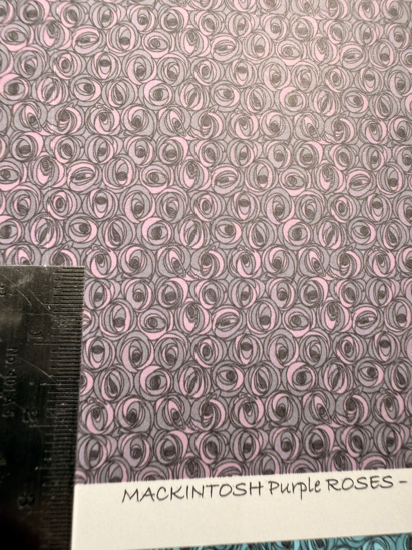 WALLPAPER MACKINTOSH PURPLE ROSES