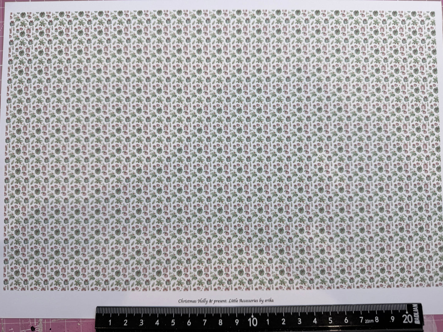 Wallpaper Christmas Holly & Presents. 1/48th scale
