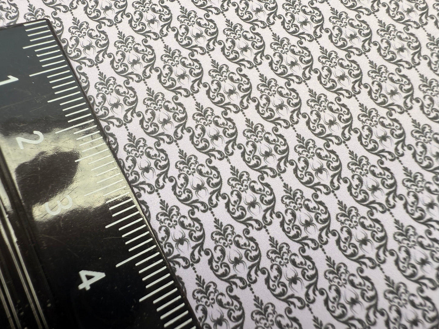 WALLPAPER HALLOWEEN Lavender spider in a pattern 1/48th scale