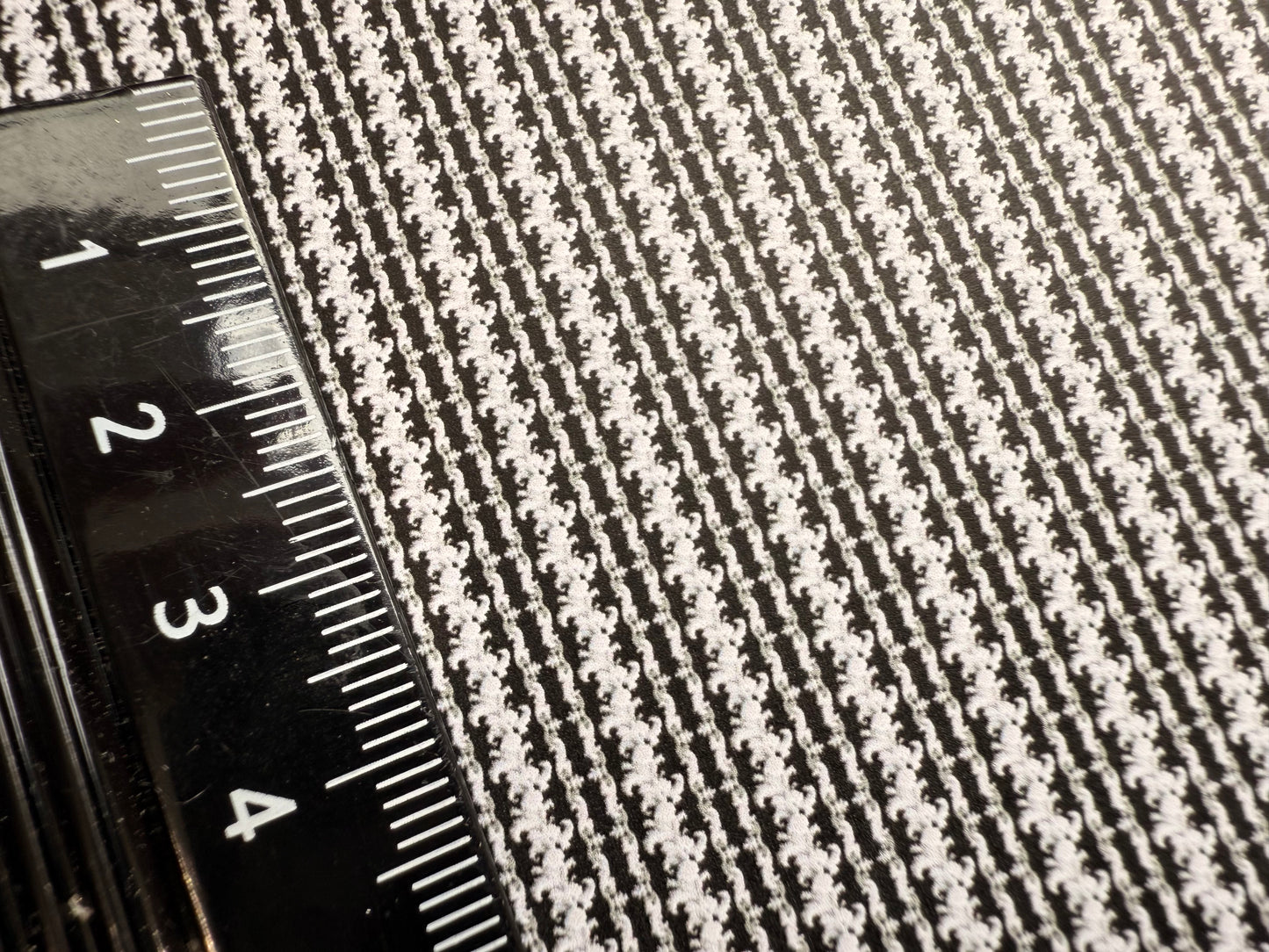 Wallpaper B&W stripe