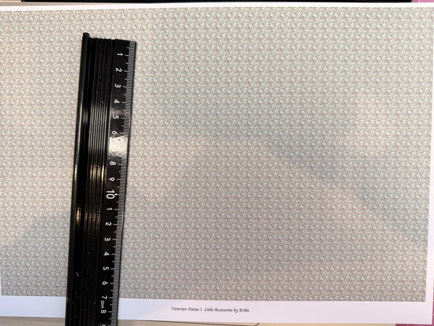 FABRIC VICTORIAN rustic DAISIES 1