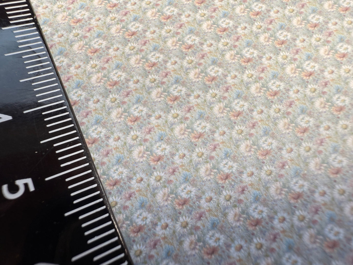 FABRIC VICTORIAN rustic DAISIES 1